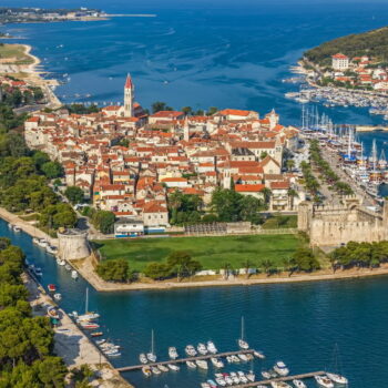 Trogir – sehenswerte Hafenstadt westlich von Split