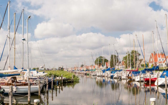 Niederlande mit der Yacht erkunden