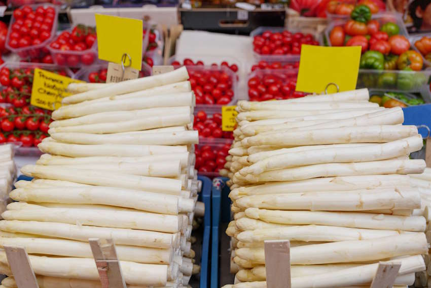 Regionale Produkte auf dem Wochenmarkt in Abensberg