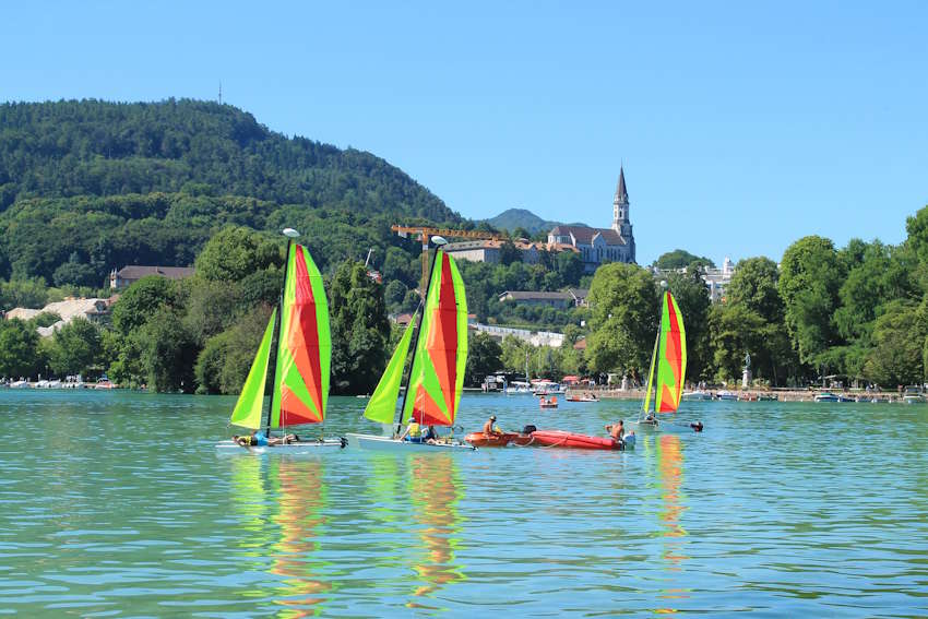 Wassersportler auf dem Lac d’Annecy